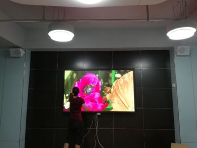 武汉长信鸿诚公司提供室内户外LED全彩显示屏以及单色文字滚动屏