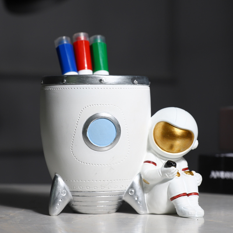 儿童创意宇航员笔筒 亚马逊爆款办公桌面笔桶收纳树脂工艺品摆件