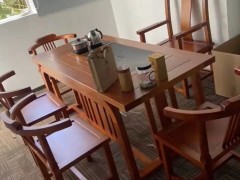 深圳办公家具回收-绿色挡板原木办公桌