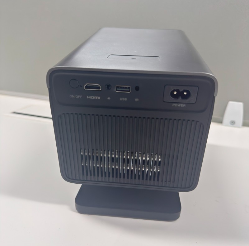 工厂直营X7投影仪家用超高清手机投屏宿舍学生投影机卧室投墙高清